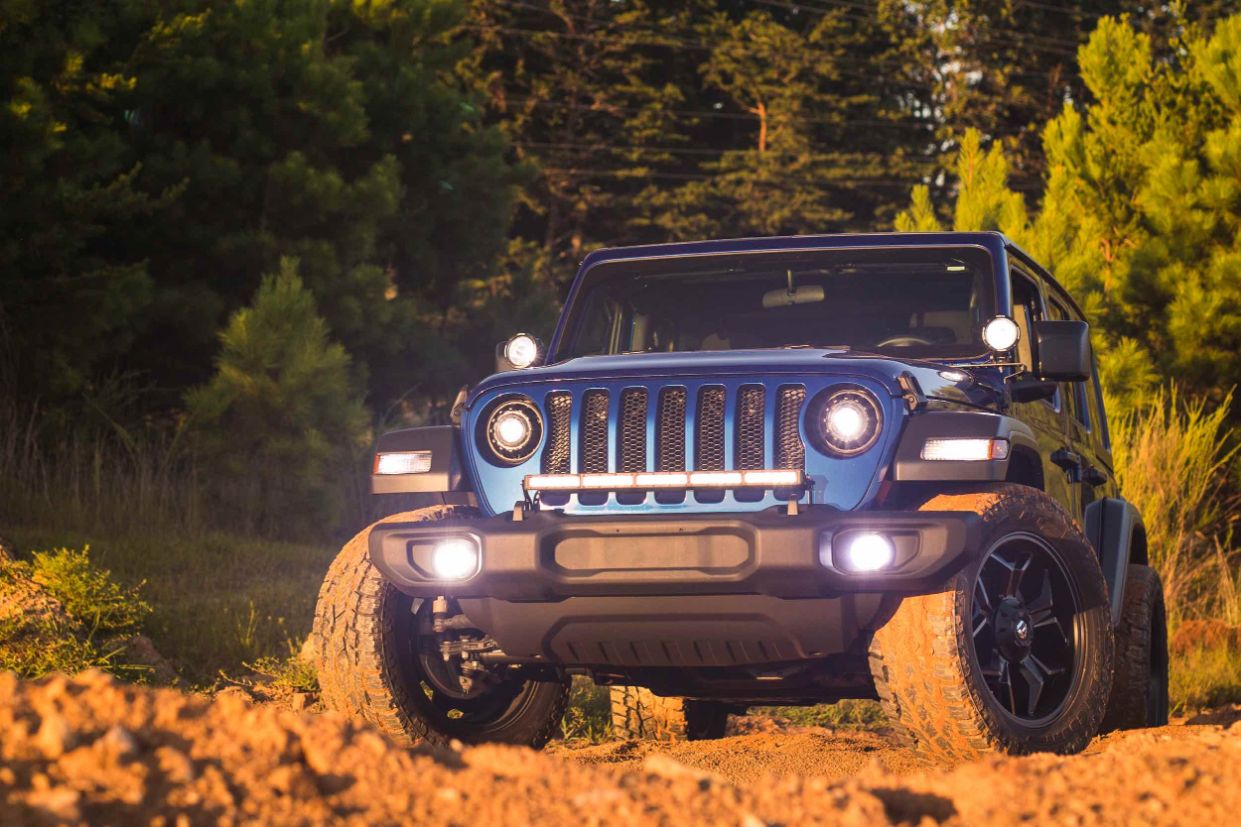 18+ Jeep Wrangler (JL) GTR Front Turn Signal Upgrade | HR